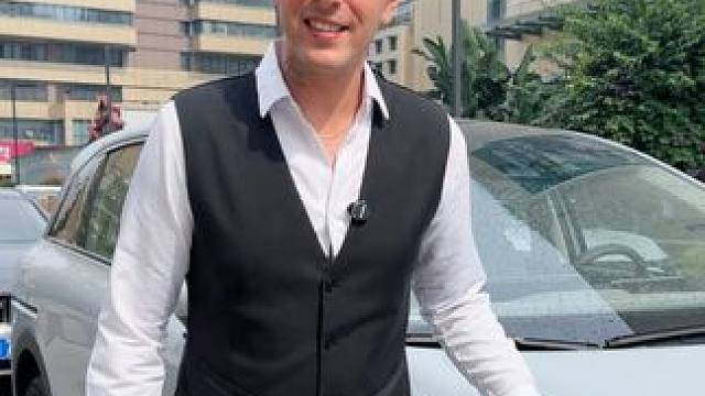 夏天太热，开着极狐考拉S city drive一下！#极狐考拉S#滑一滑更city#极狐考拉#城市里