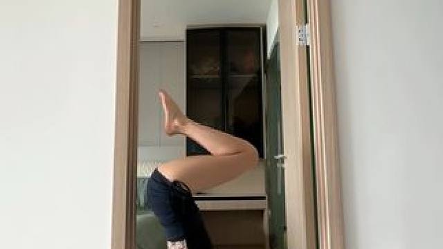 谁家还没有一个门框，一看就会，零基础倒立，练一次年轻一次，试试吧！