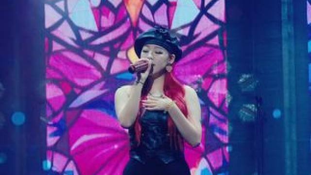 我们在这世上，是为了感受阳光
人生又何止这样#演出现场 #女歌手 #酒吧 #音乐现场 #开学季