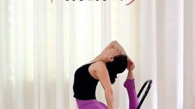 用瑜伽椅可以辅助练出很多瑜伽体式，更加深入的进入体式，展开身体。如果想了解更多的椅子瑜伽内容，一定要