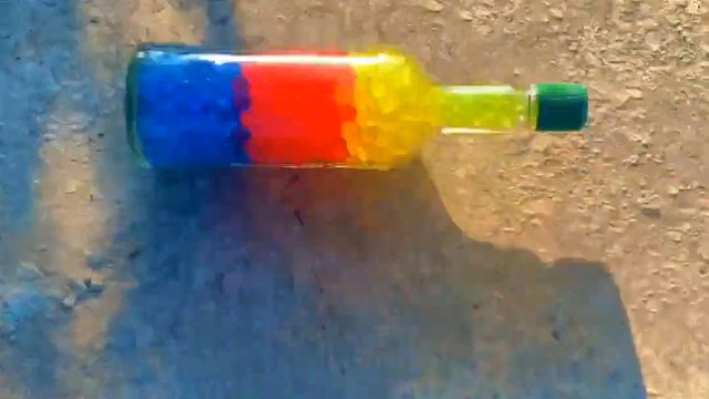 楼梯滚瓶子爆破解压时刻