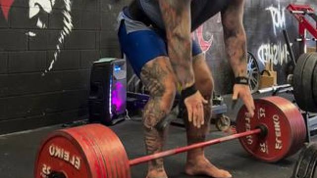 魔山轻松硬拉420KG！！1#健身 #日常训练 #硬拉 #力量举入门 #大重量训练