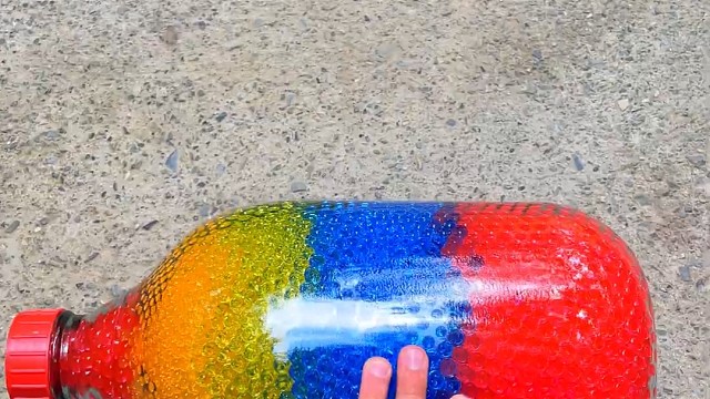 楼梯滚瓶子爆破解压时刻