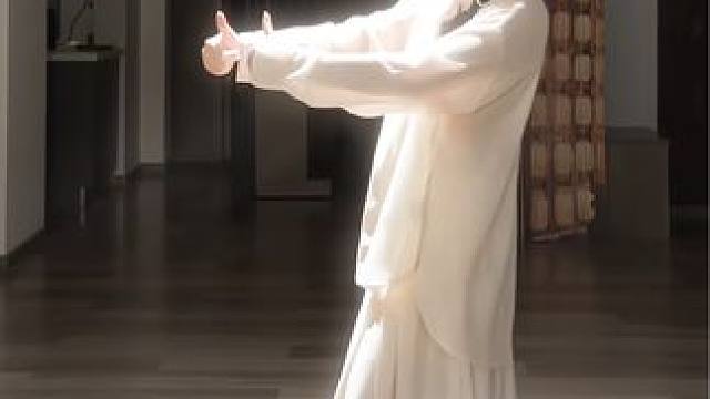 #舞蹈 即成不了神灵 当个可爱鬼也好#傣族舞 #甜妹 #几里与麻 #几里与麻穿搭