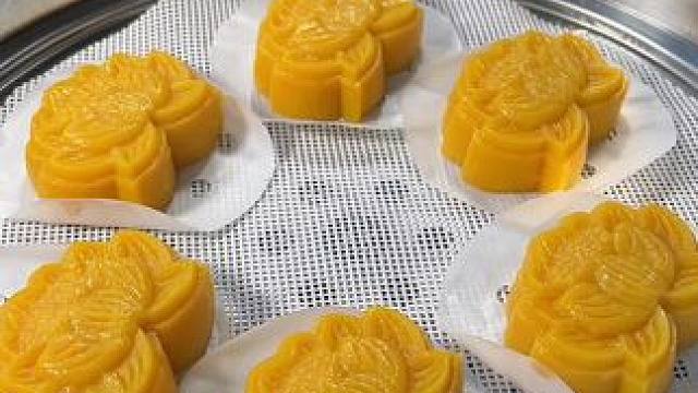 不用烤箱也能做月饼，做法简单，软糯香甜，好看又好吃#在家做美食 #月饼
