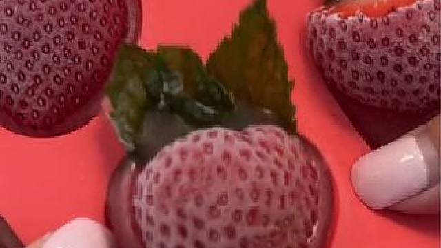 外国小姐姐沉浸式拆冰块 #解压 #强迫症治愈系 #极度舒适 #声控助眠 #解压声控