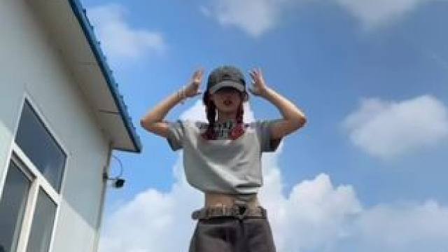 好惬意的舞，最后小鸟都飞出来了#layitdown #dance #翻跳