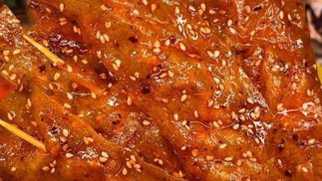 这是我小时候最爱吃的串串辣条，没想到现在还能买到！#谁懂这一口的好吃程度 #解馋 #忘不了的童年味道