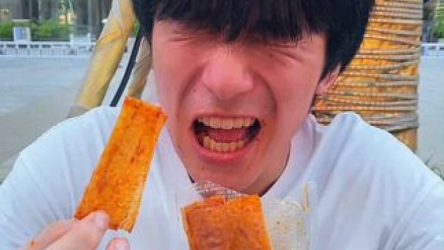 不能吃辣的不要轻易尝试啊，真的巨辣巨好吃#解馋 #妈呀太香了 #无辣不欢 #辣条