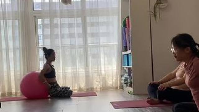 60分钟《大球瑜伽-综合练习》瑜伽让你5分钟看完，喜欢记得点赞收藏哦，喜欢口令讲解版的亲们，下方评论