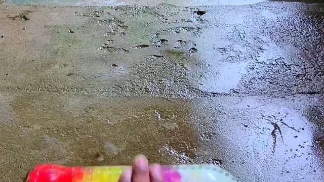 楼梯滚瓶子爆破解压时刻