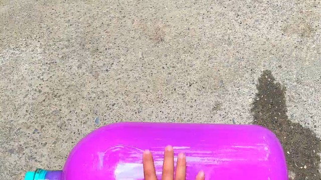 楼梯滚瓶子爆破解压时刻