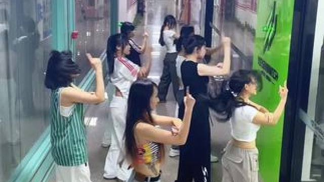 又甜又酷#supermars编舞 #espresso #吴川三明治流行舞 #会跳