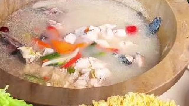 #云南 来澄江吃石锅鱼，还可以看这种风景呀～#地方特色美食 #蒸汽石锅鱼 #乡村味道