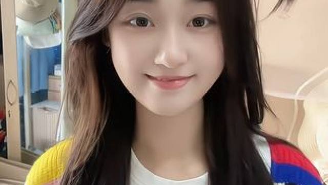 #笨蛋美女 #你看镜头的那瞬间有点甜 #笑容最治愈的女孩 #甜妹手势舞 #清纯甜美 浅跳一下