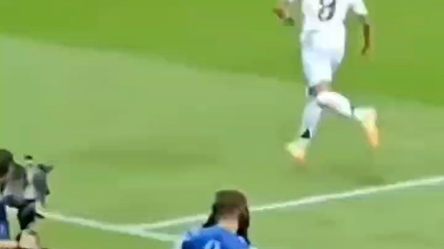 维尼修斯：这个庆祝动作太帅啦！姆总你看我模仿的像不像