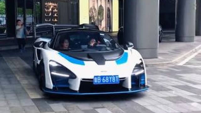 以车神塞纳为名，他就是迈凯伦塞纳，夸张的大尾翼，小姐姐开，这你受的了吗？#迈凯伦塞纳 #车神塞纳 #