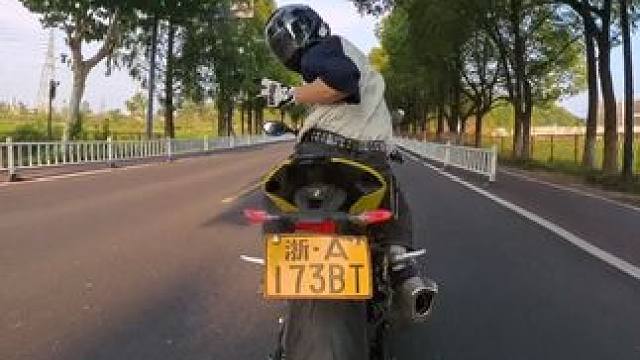 各单位注意，B哥要出门了 #机车 #宝马s1000rr #带着影石骑摩托