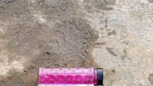 楼梯滚瓶子爆破解压时刻