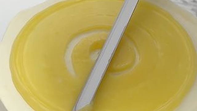 沉浸式做蛋糕｜柠檬奶冻➕柠檬奶油
#烘焙人的日常 #甜品治愈一切 #好吃到停不下来