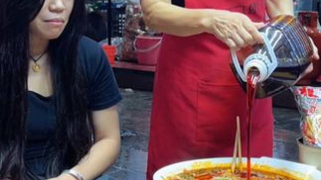 四川美女不仅要拿走奖励~还要当阿姨的儿媳妇！#螺蛳粉