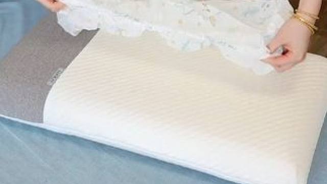 住酒店自己带个#一次性枕套  干净卫生，独立包装携带方便#旅行必备  #种草  #购物分享 #枕头套