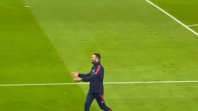 逆足还是要好好练练啊 想成为世界级前锋 双逆足真的是基本的