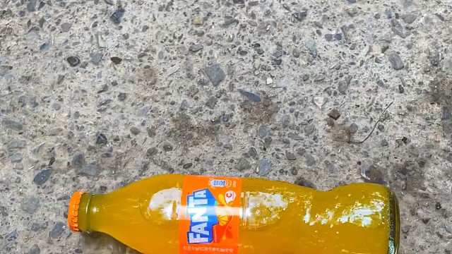 楼梯滚瓶子爆破解压时刻