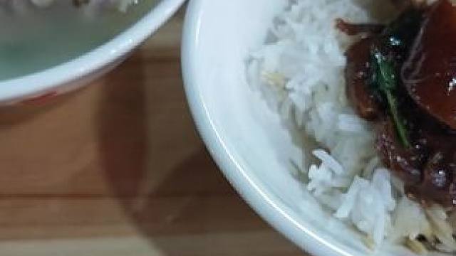 马上吃饱回去玩！ #猪脚饭