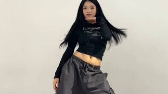 速扒 虽然脚崴了！但是我还是想要挑战一下这个脚步哈哈哈#babymonster #forever #