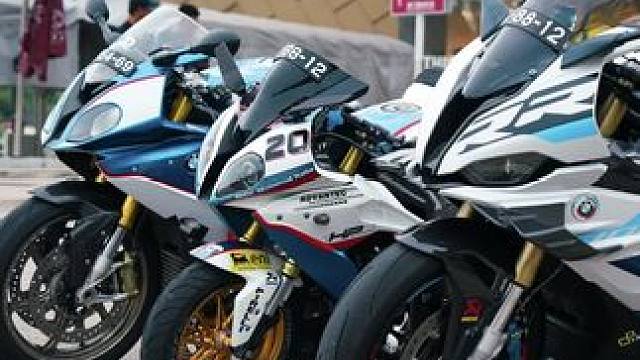 2台S1000RR跟小S1000RR相遇
#机车 #宝马s1000rr #摩托车爱好者 #宝马双r 