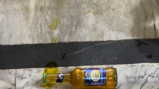 楼梯滚瓶子爆破解压时刻