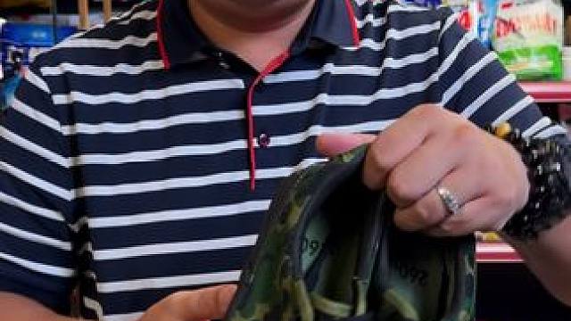 防滑耐磨劳保鞋 这是一款非常适合钓鱼、户外干活的劳保鞋，橡胶实心鞋底，结实牢固，而且透气性也非常不错