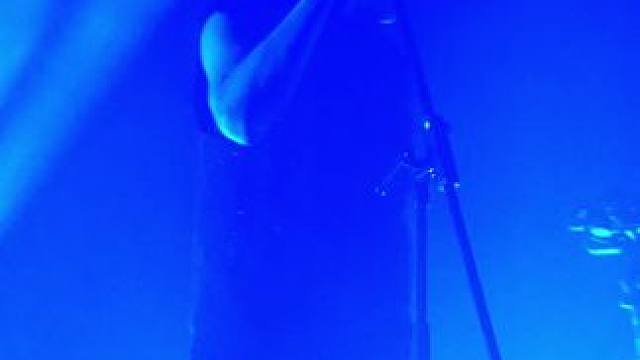 能不能把墨镜焊脸上哦#王齐铭 #夜郎溪 #现场版live #神级现场