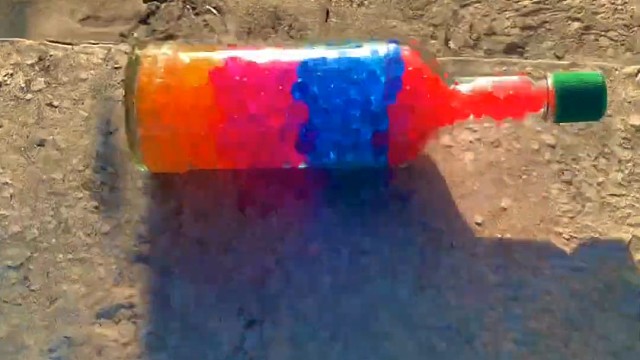 楼梯滚瓶子爆破解压时刻