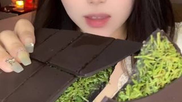 自制很火的迪拜巧克力！好吃！推荐试试不错！#好吃到停不下来 #美食测评 #巧克力 #迪拜巧克力 #一