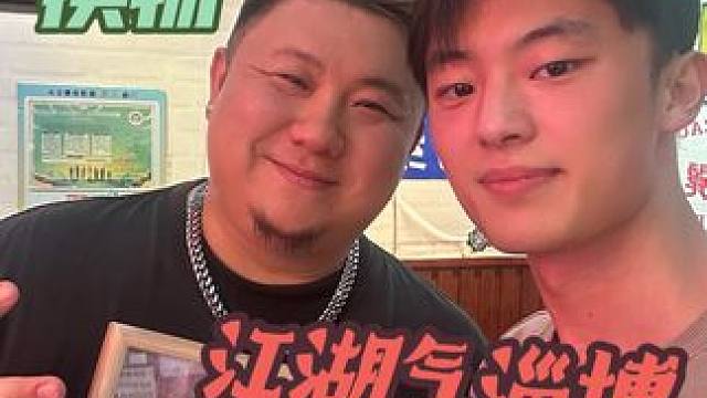 每一幅画都有了自己的故事 在这个喧嚣的世界，每个人都有属于自己的故事，我通过一幅画作去与陌生人交换故