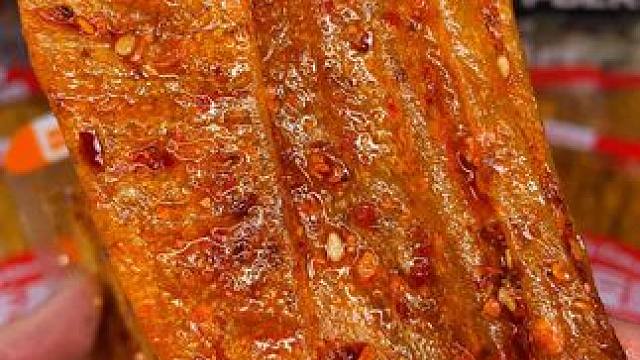 不能吃辣的千万不要轻易尝试魔鬼辣，真的巨辣#好吃到停不下来 #无辣不欢 #辣条 #零食推荐