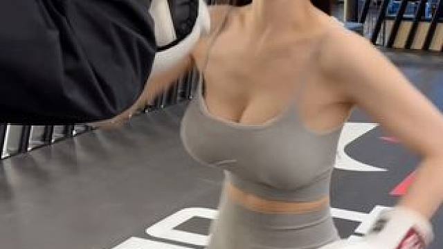 听声音都知道是拳拳到肉#健身日常 #运动女孩