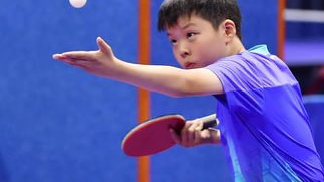 10岁组打江苏第一，顾嘉豪：爸爸打直板，我和弟弟打横板