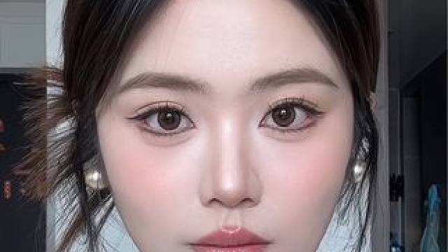 方圆脸贵气感妆容教程终于来啦～
#方圆脸妆容 #妆前妆后 #贵气感 #没事儿也化妆 #爆改