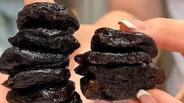 吃过那么多西梅干，还是是大品牌!三只松鼠太卷了!这个价到手一大包约50颗，天天吃不心疼#三只松鼠#追