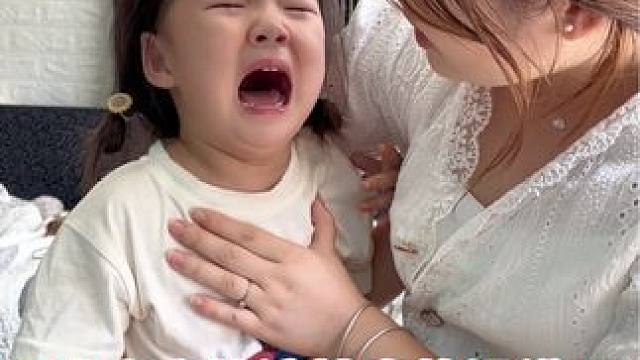碰了一下把我和她老爹吓了一跳，结果她却给我来这套，这一天真服了！#人小鬼大的小丫头 #萌娃养成记 #