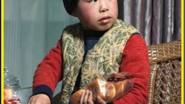 《拨浪鼓咚咚响》 近几年的小成本佳作，留守儿童与丧子大叔的相互治愈 #电影解说 #经典国产 #催泪