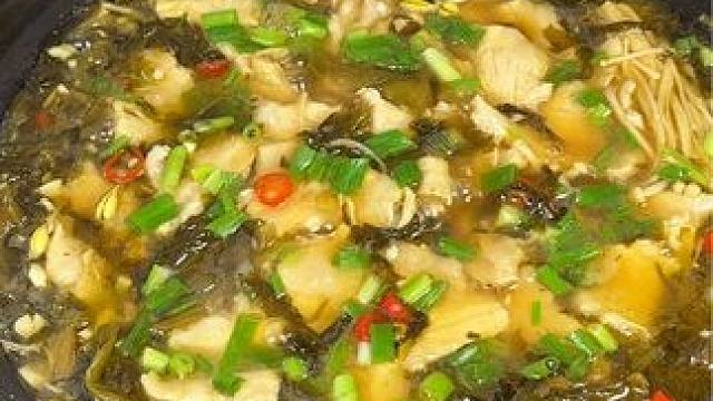 一定要试试这个酸菜滑肉，开胃又下饭，用这个酸菜煮酸菜鱼和酸菜米线都特别的好吃#酸菜滑肉#酸菜