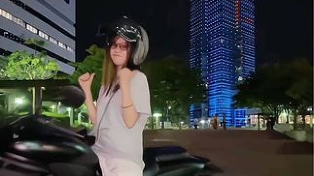 #Entertainer舞蹈挑战 #日本女生 #男友视角 #机车视角 #女骑 福冈塔下的机车外卖员