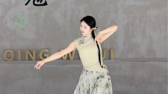 若有人兮山之阿，被薜荔兮带女萝 