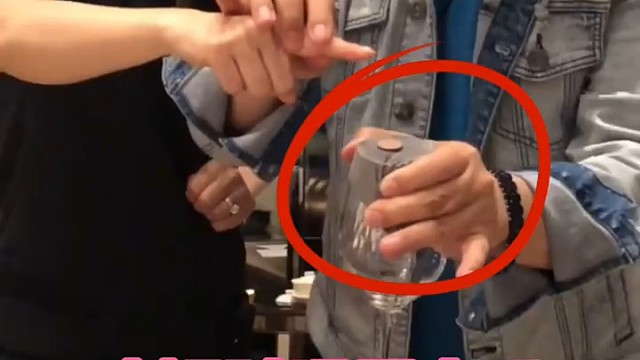 吃饭时遇到高手，小妹妹看呆了