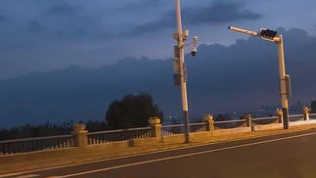 #沿途风景随拍 #江边夜景 #忙而有度闲而有趣用自己喜欢的方式取悦自己 #散散步吹吹风透透气 #享受