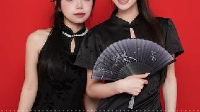 嫁给爱情之前先嫁给友情吧，一定要和闺蜜去拍红底照#闺蜜#拍照#证件照#美诺防晒粉饼